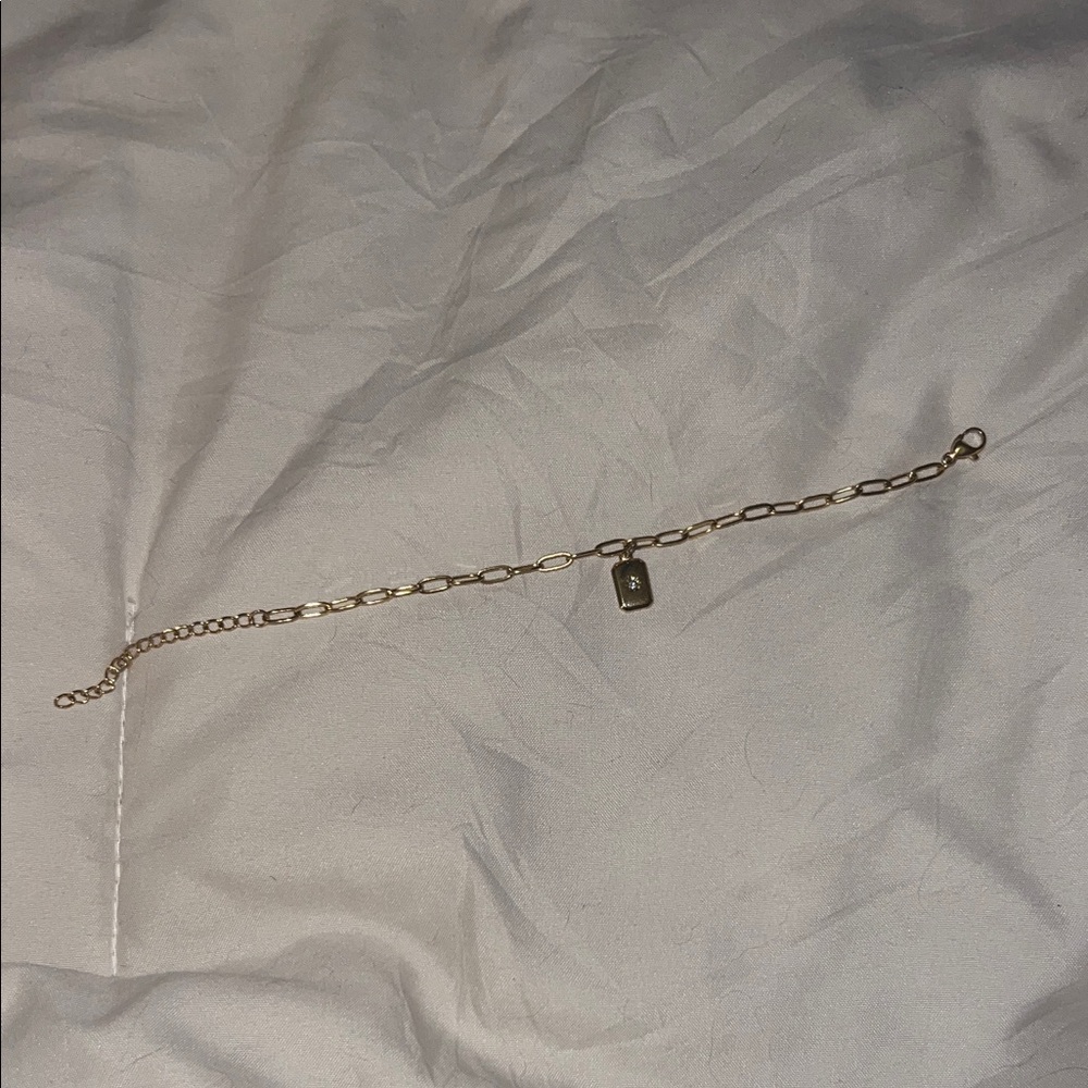 Elegant Gold Chain Bracelet